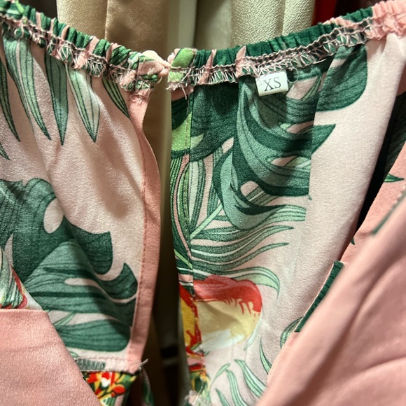 NEW Pink Summer V-Neck Tie Back Cropped Tank Top XS - Picture 2 of 8